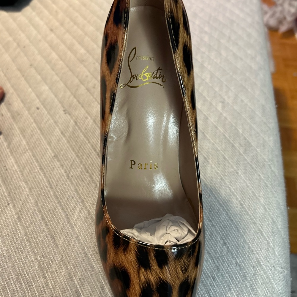 Nice heel shoes ..never wear them..no authentic but Is amazing replica 1:1 !!